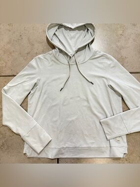 VUORI Halo Essential Hoodie Womens Heathered Gray Crop Pullover Sweatshirt